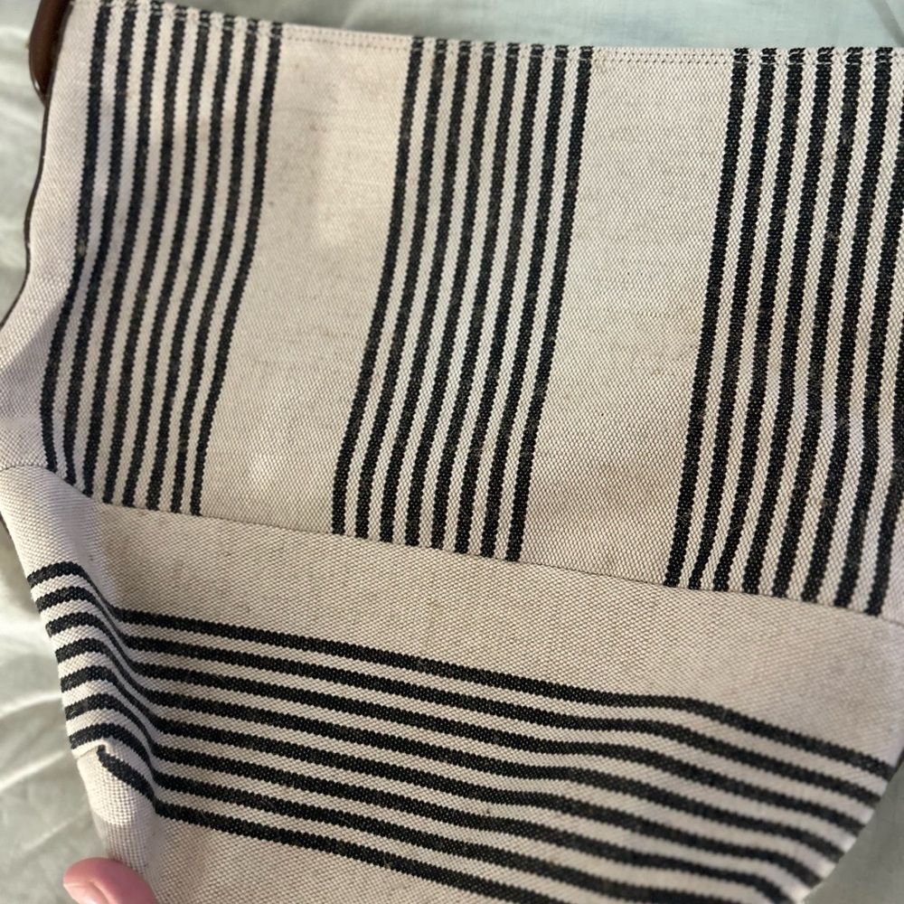 Fossil off white with black striped shoulder bag
with extra brown leather strap - Picture 9 of 14